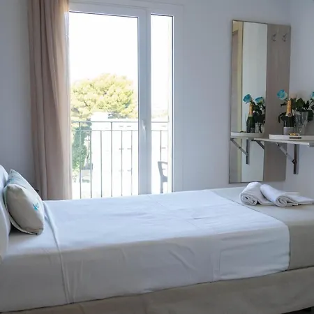 فندق Coral House & Food (adults Only)